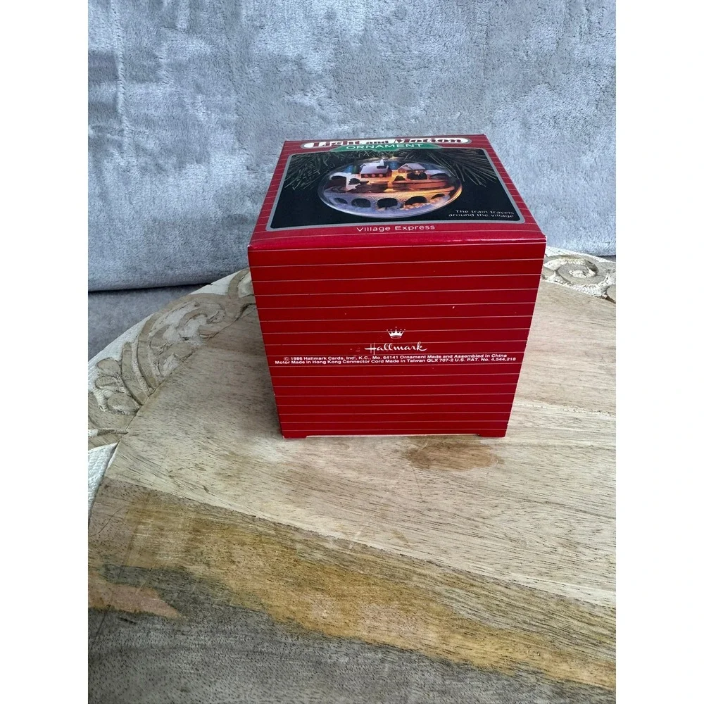 Hallmark Holiday Magic Village Express Light and Motion Ornament‎ 1986 QLX707-2